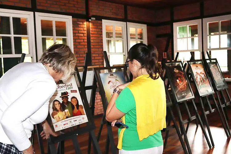 Frohsinn se transforma em vitrine da Oktoberfest em Blumenau: história, cultura e memória abertas ao público.