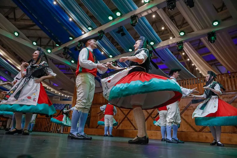 Blumenau Sedia Festival de Danças Germânicas com Premiação em Dinheiro