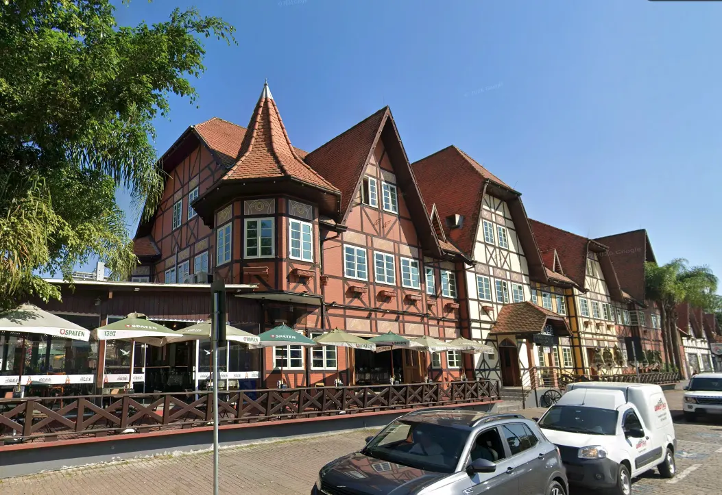 Restaurante Vila Germânica mantém viva a gastronomia alemã no coração de Blumenau