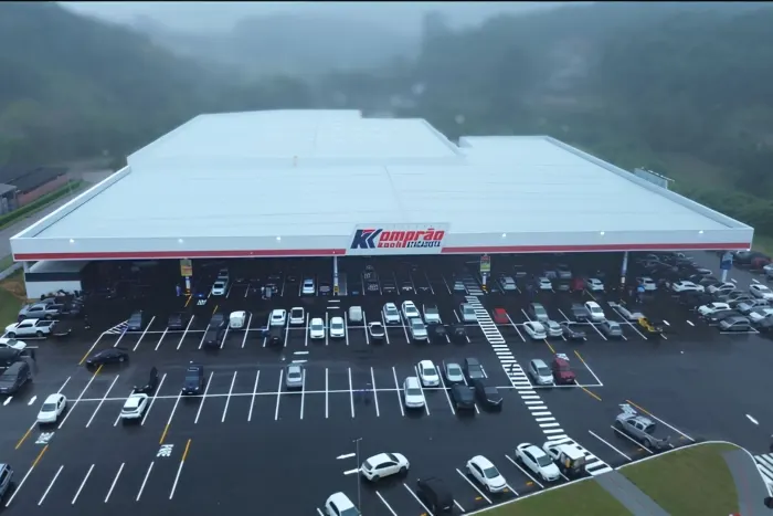 Grupo Koch inaugura mega loja em Blumenau e gera 140 empregos em meio à expansão regional