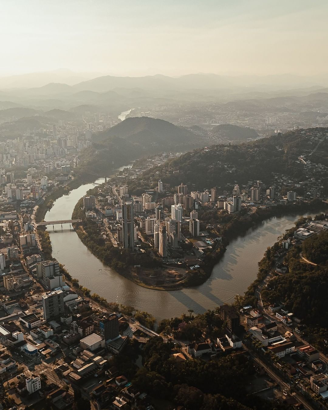 O Efeito Blumenau: a cidade que todo mundo critica, mas pouca gente consegue abandonar