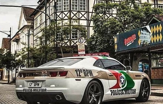 "Amor que se transforma em violência: PM atende ocorrência em Blumenau, revelando um problema mais profundo"