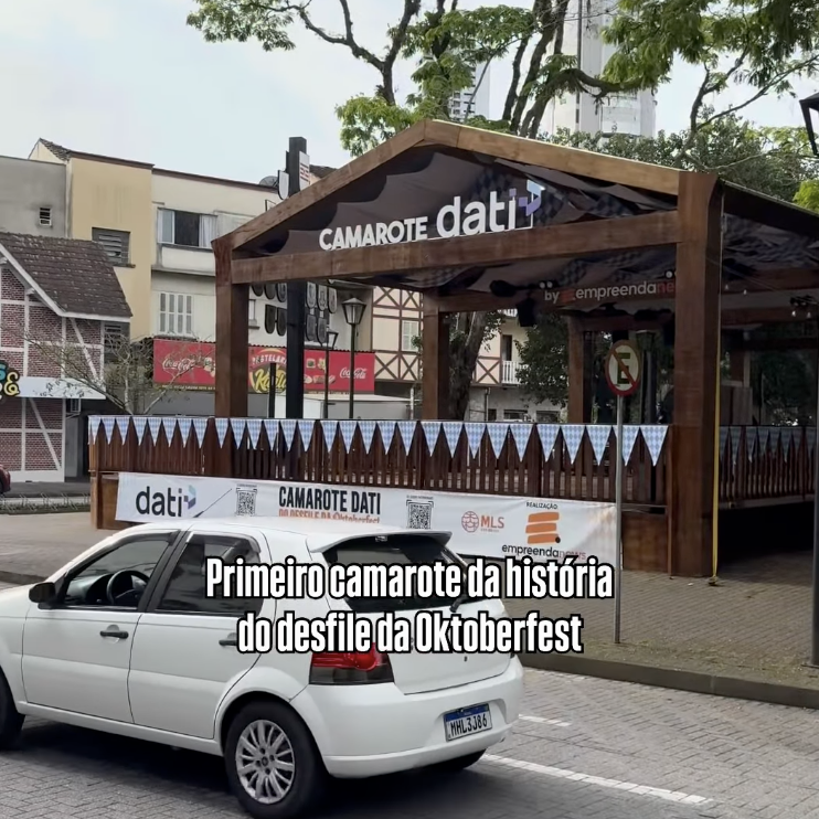 Oktoberfest Blumenau ganha primeiro camarote para desfile na Rua XV de Novembro