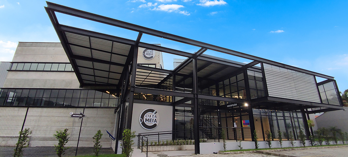 Cia da Meia transforma Blumenau em base para uma produção de mais de 3 milhões de pares por mês