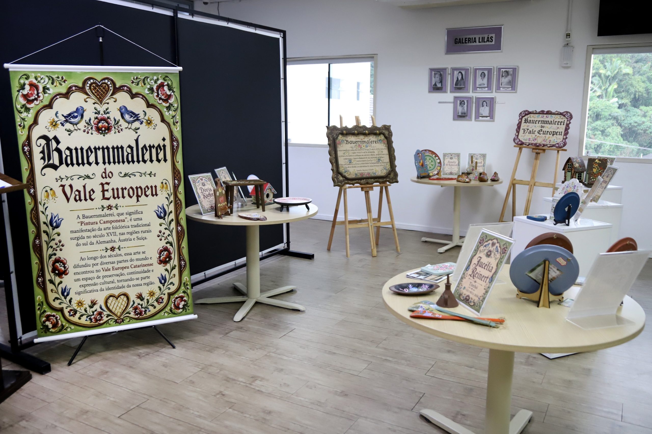 Exposição de Bauernmalerei reúne artesãos do Vale Europeu em Blumenau