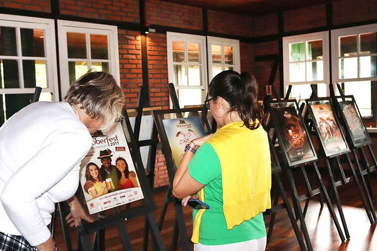 Frohsinn se transforma em vitrine da Oktoberfest em Blumenau: história, cultura e memória abertas ao público.