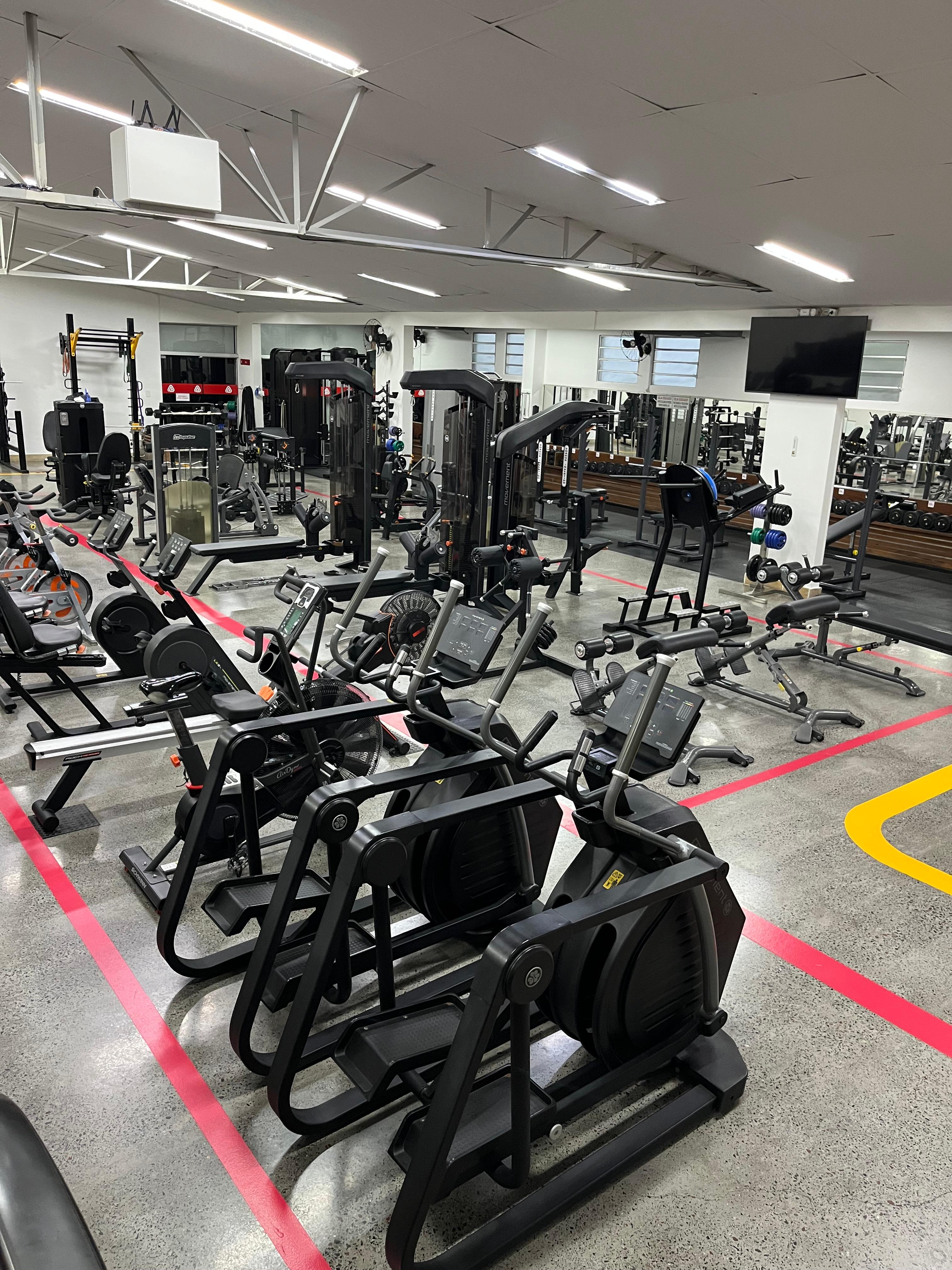 Master MultiFit mantém tradição desde 1988 com estrutura completa de academia no coração de Blumenau